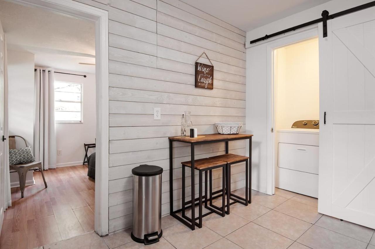 **tampa Urban Convenience ** * Tampa