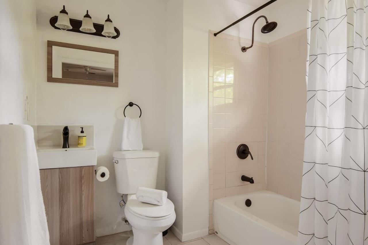 **tampa Urban Convenience ** * Tampa