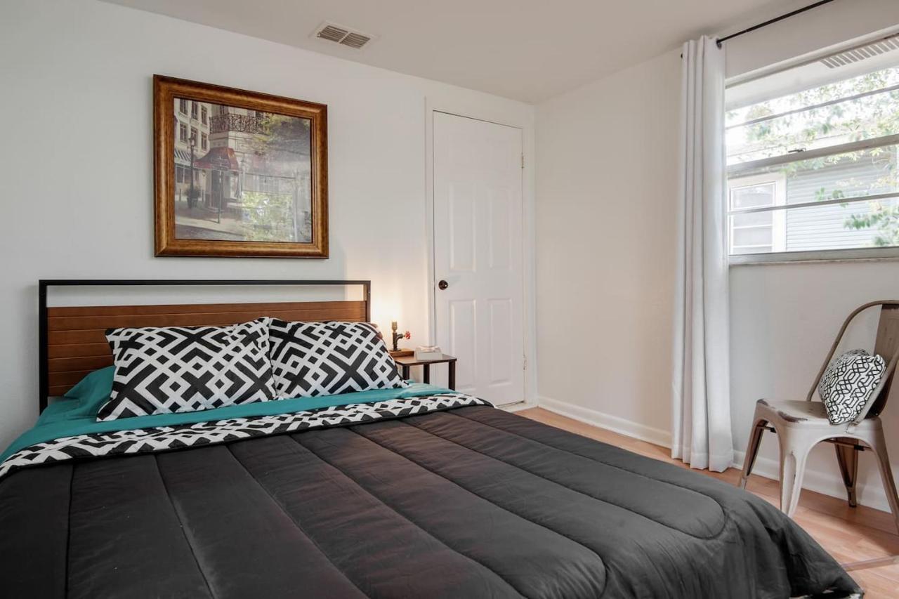 **tampa Urban Convenience ** * Tampa